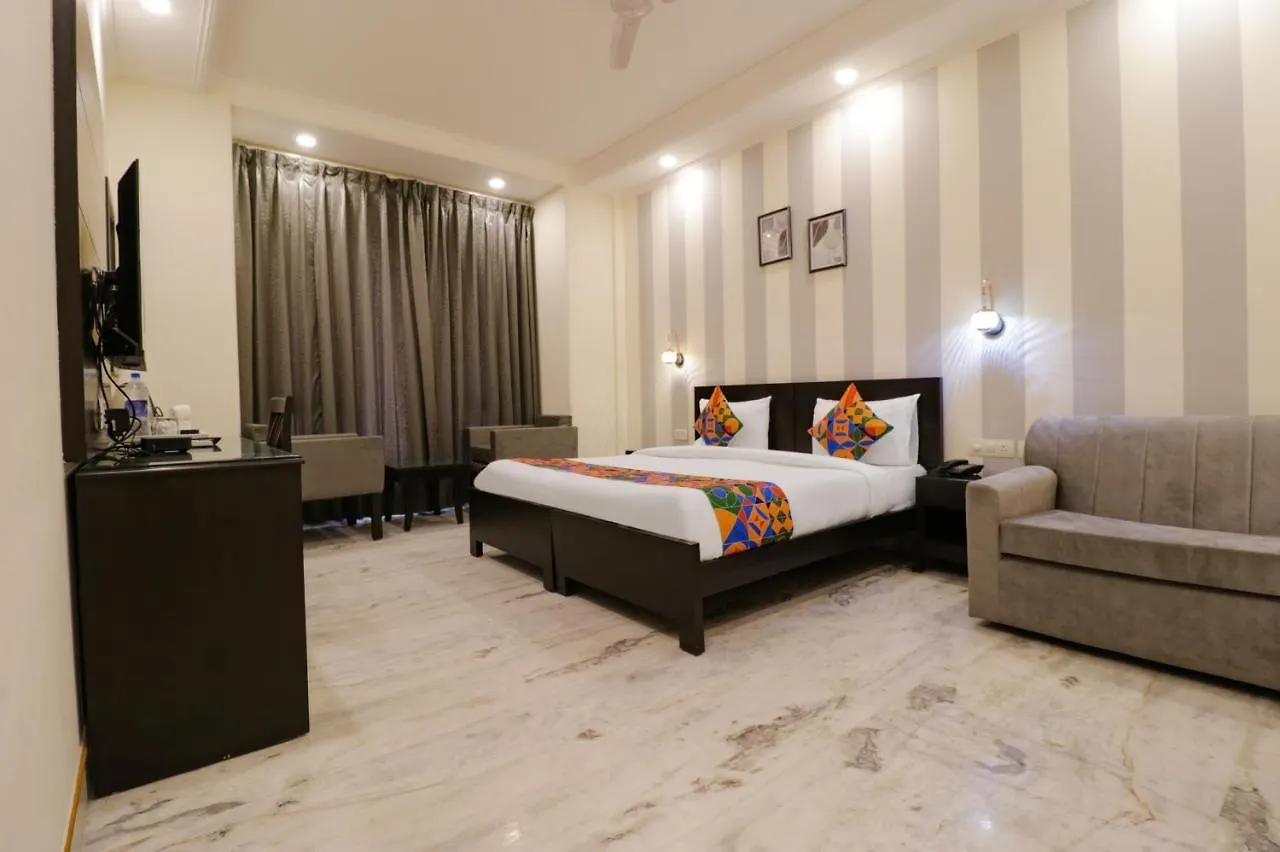 Fabhotel Rr Residency Gurgaon 3*,